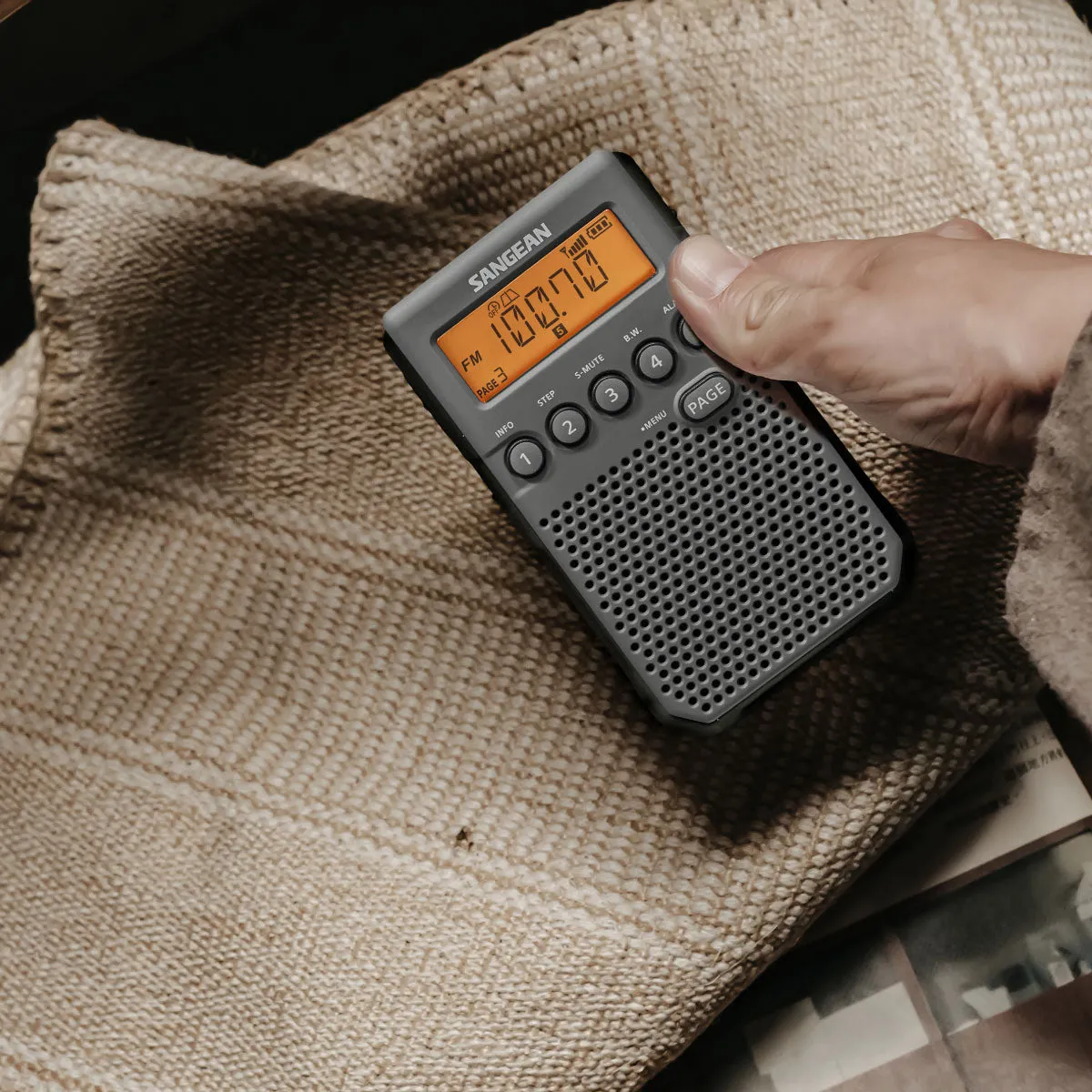 AM / FM / Weather Alert Pocket Radio