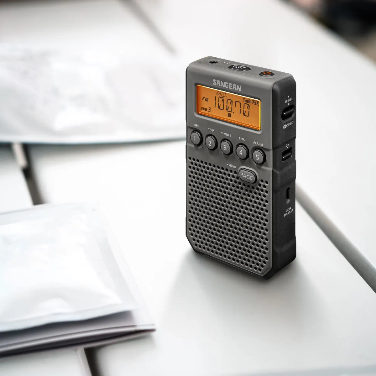 AM / FM / Weather Alert Pocket Radio