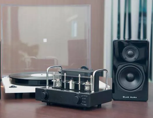Blue Aura V32 Hybrid Valve Amplifier