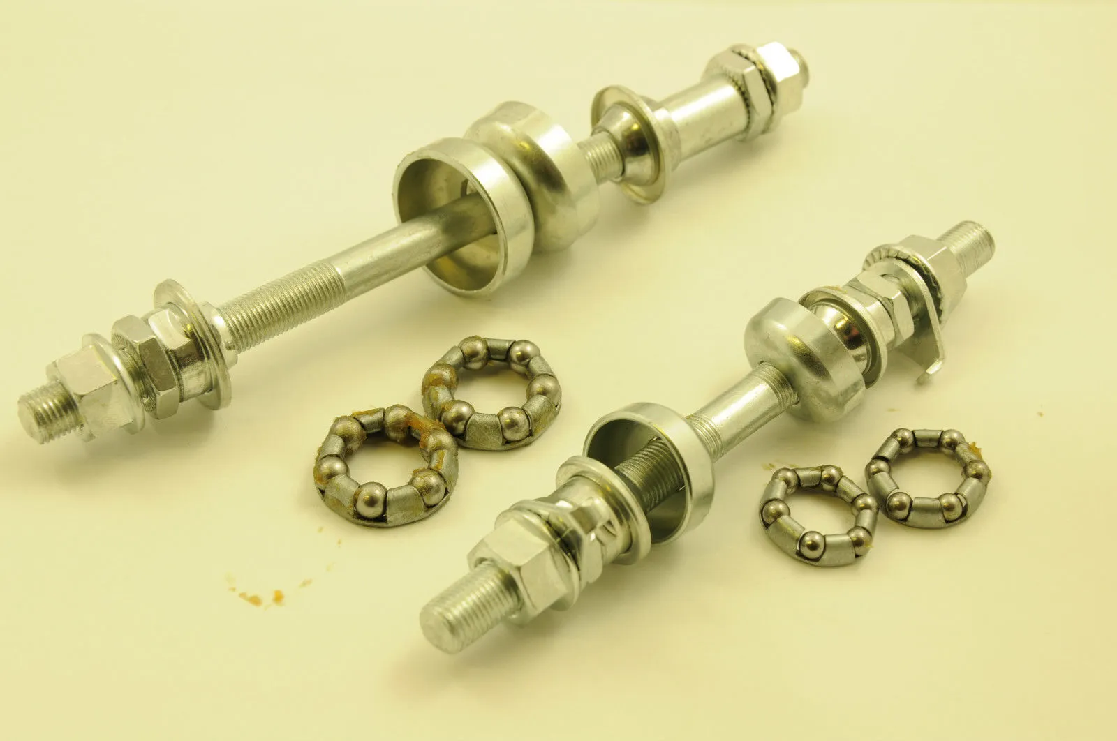PAIR BIKE WHEEL SPINDLES (AXLES) FRONT & REAR WITH BEARINGS   CUPS BMX MTB ATB